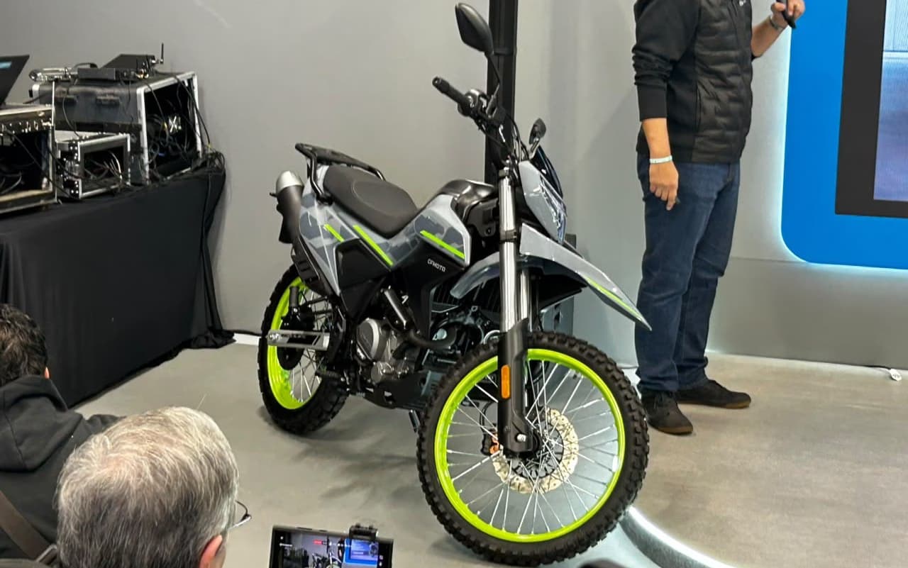 CFMOTO Dual 250 é exibida em Interlagos e pode chegar ao Brasil